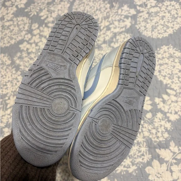 Nike Dunk Tennis Shoes - Picture 4 of 5